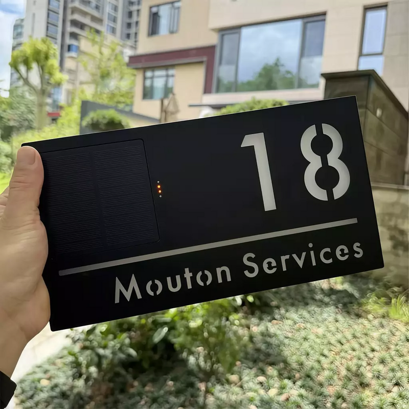 Placa Residencial com Luz Solar